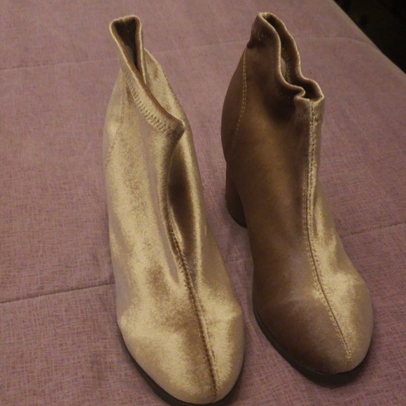 booties - Picture 2 of 4